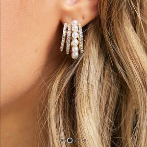 Hoop earrings in gold tone